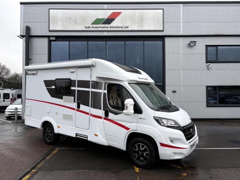 2018 Sunlight T 58 - 4 Belts - 3 Berth - Fixed French Bed Diesel Manual