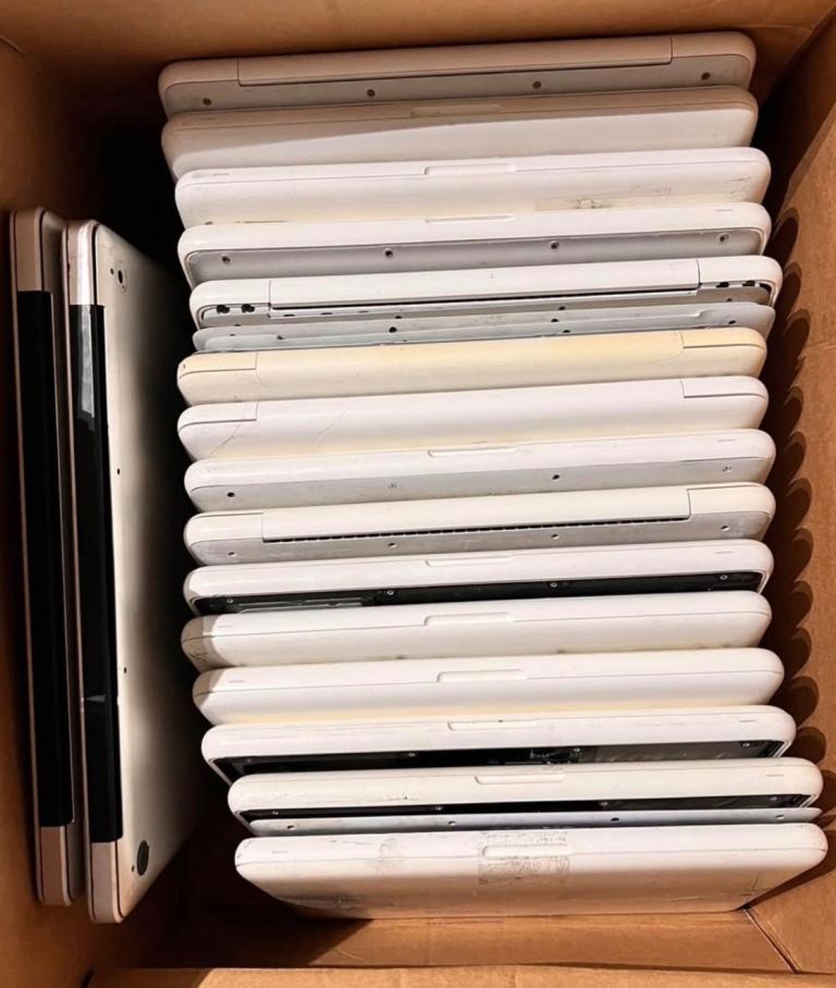 Bulk laptops selling whole lot 