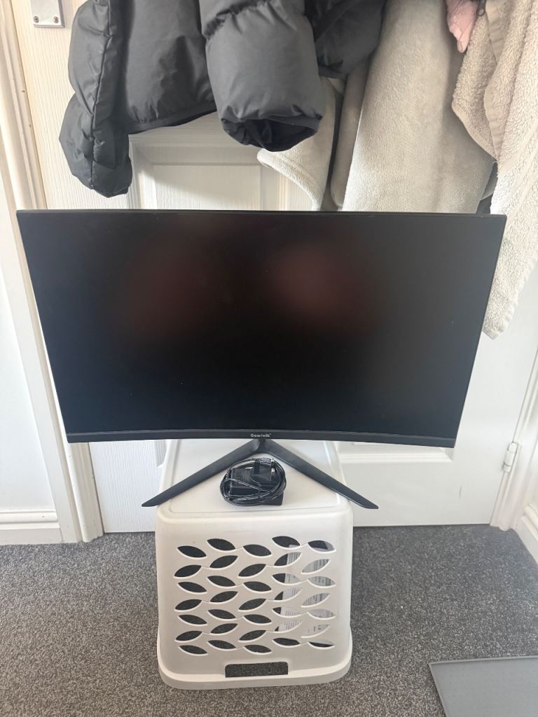 Gawfolk Curved Gaming Monitor – Good Condition, Black