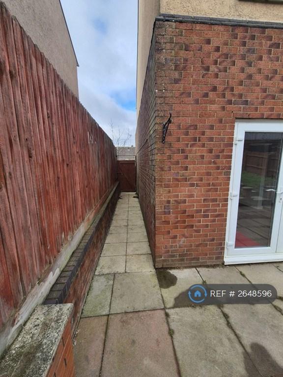 3 bedroom house in Counts Farm Road, Corby, NN18 (3 bed) (#2648596)