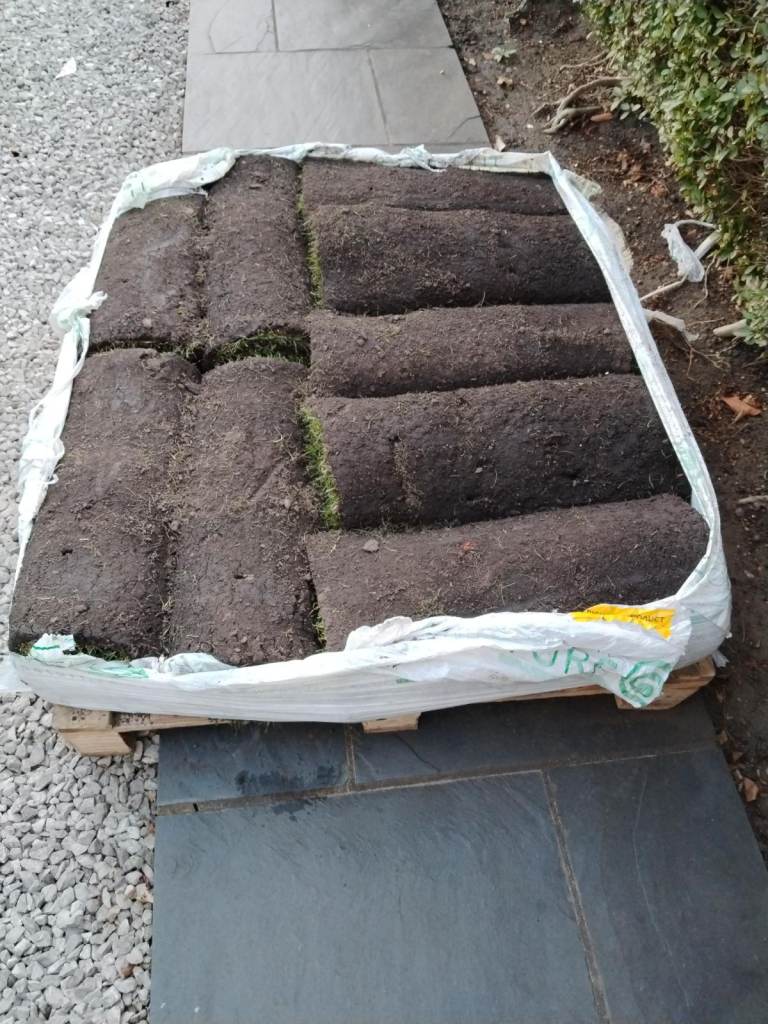 Remaining Pallet of 9 rolls of fresh Turf 1.7m x 0.6m =1m sq each.. Delivered fri PM 02/10. Free!