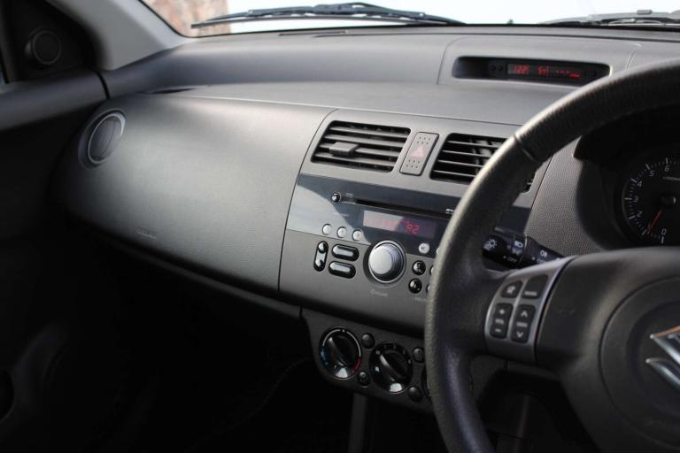 2010 Suzuki Swift 1.3 SZ3 3dr HATCHBACK PETROL Manual