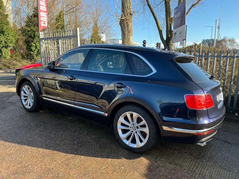 BREAKING BENTLEY BENTAYGA W12 AUTOMATIC 8 SPEED 6.0 PETROL 2018