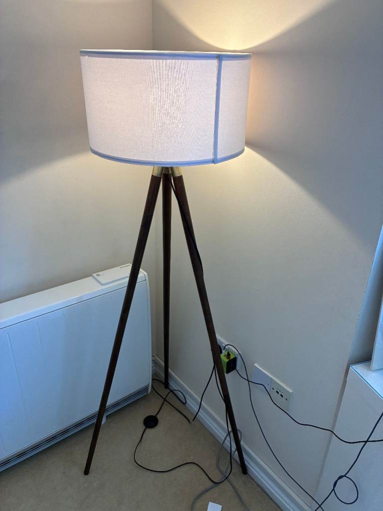 Large Floor Lamp - Great Condition