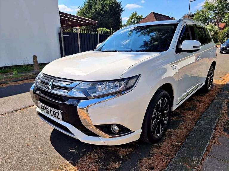 MITSUBISHI OUTLANDER GX4H PHEV | 4WD AUTO | 1 OWNER | LEATHER | SUNROOF 2016