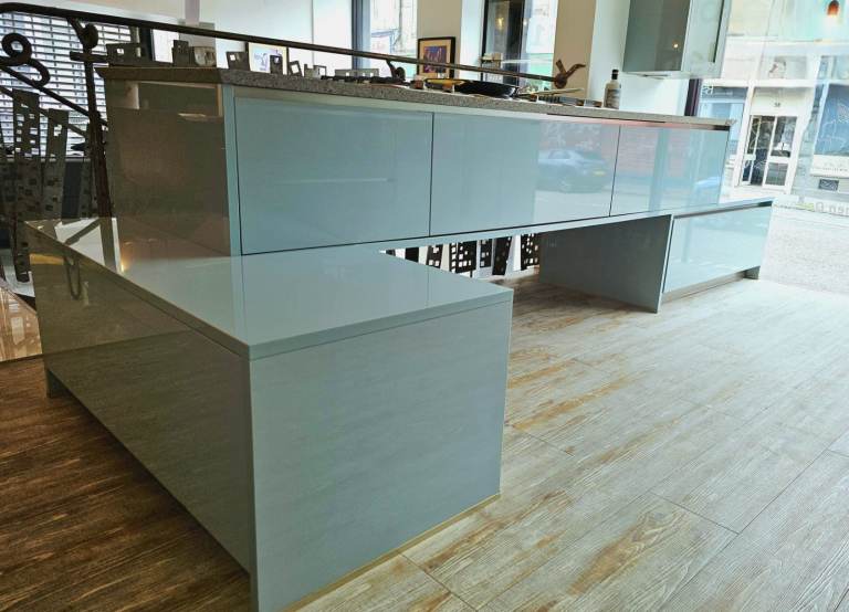 Retirement Clearance Sale.  Top of the range German Kitchen display with SILESTONE worktops & Miele 