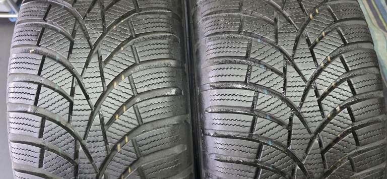 215 60 16   2 x tyres Toyo Tires OBServe S944 All Season