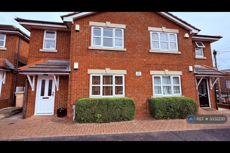 2 bedroom flat in Horwich, Bolton, BL6 (2 bed) (#3032230)