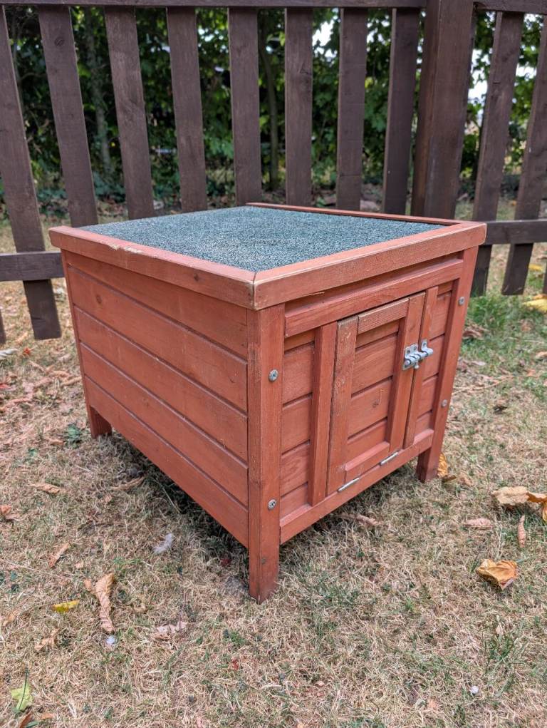 Wooden Pet Shelter Hutch and Cover