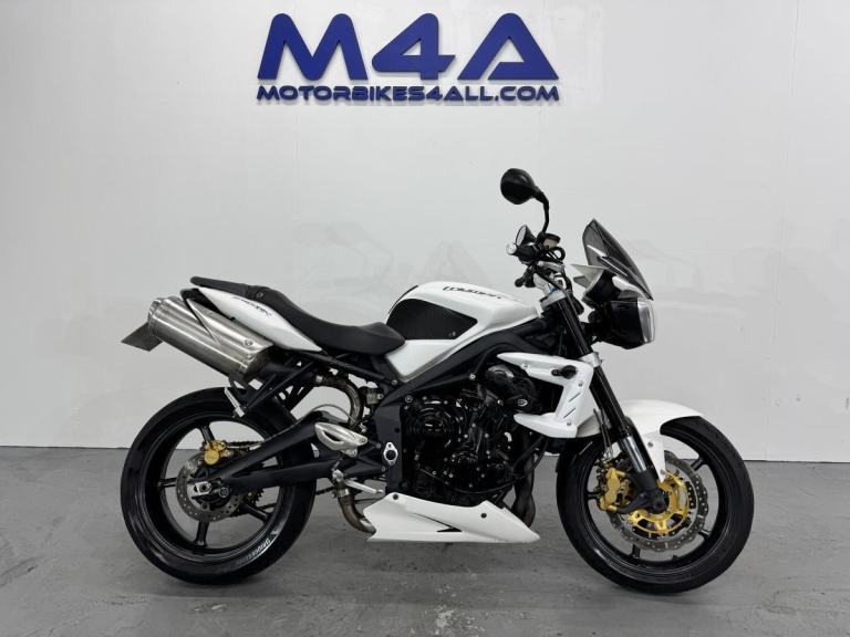 TRIUMPH STREET TRIPLE R 2012