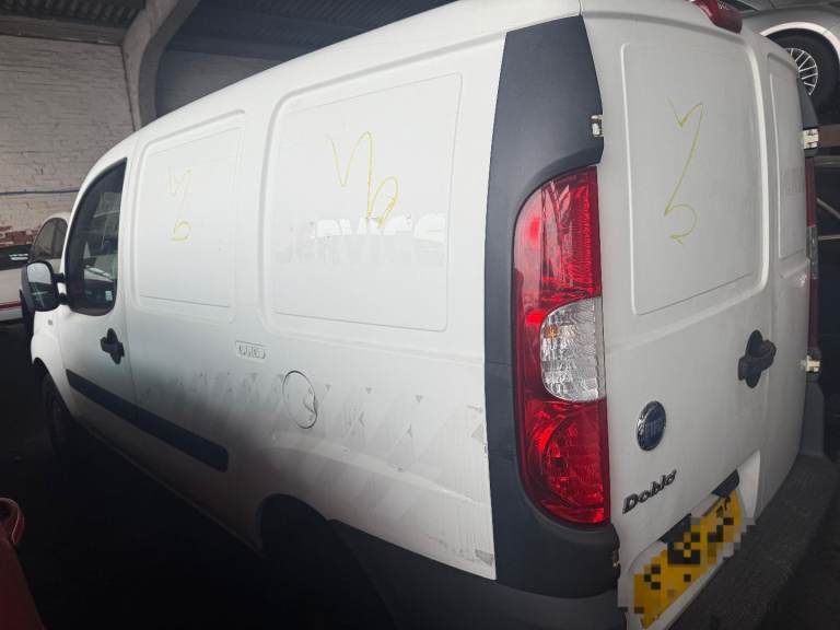 Breaking spare parts fiat doblo van white