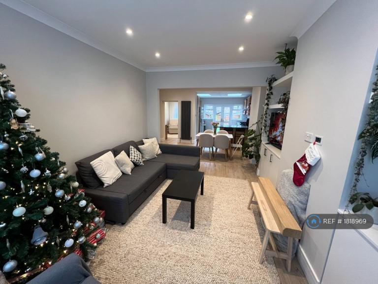 4 bedroom house in College Road, London, SW19 (4 bed) (#1818969)