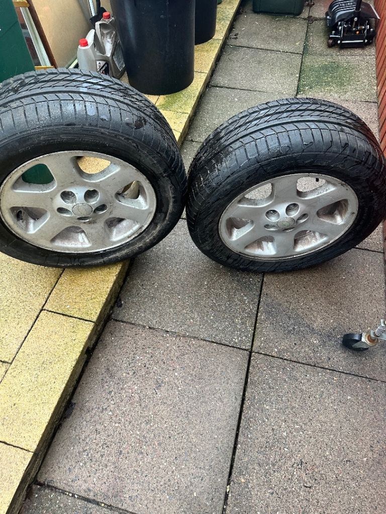 2 Goodyear Eagle F1 tyres SUV 4x4 fitted Discovery 2 comet alloys good condition tread like new