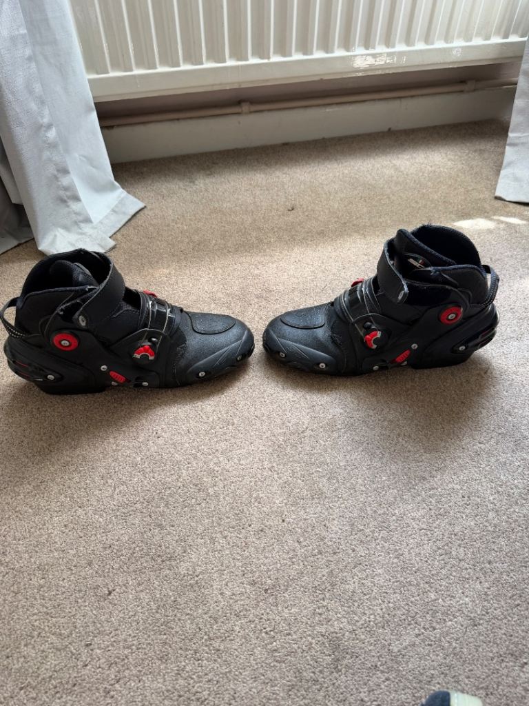 Men’s motorcycle boots size 9 sidi