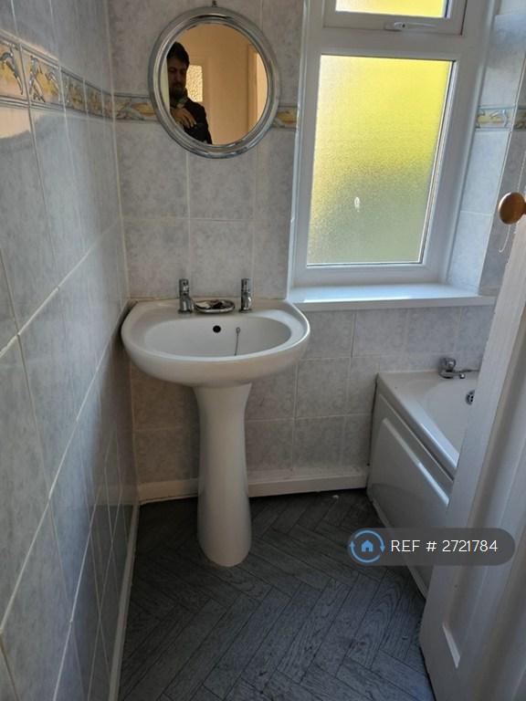 3 bedroom house in Long Lane, Huddersfield, HD5 (3 bed) (#2721784)