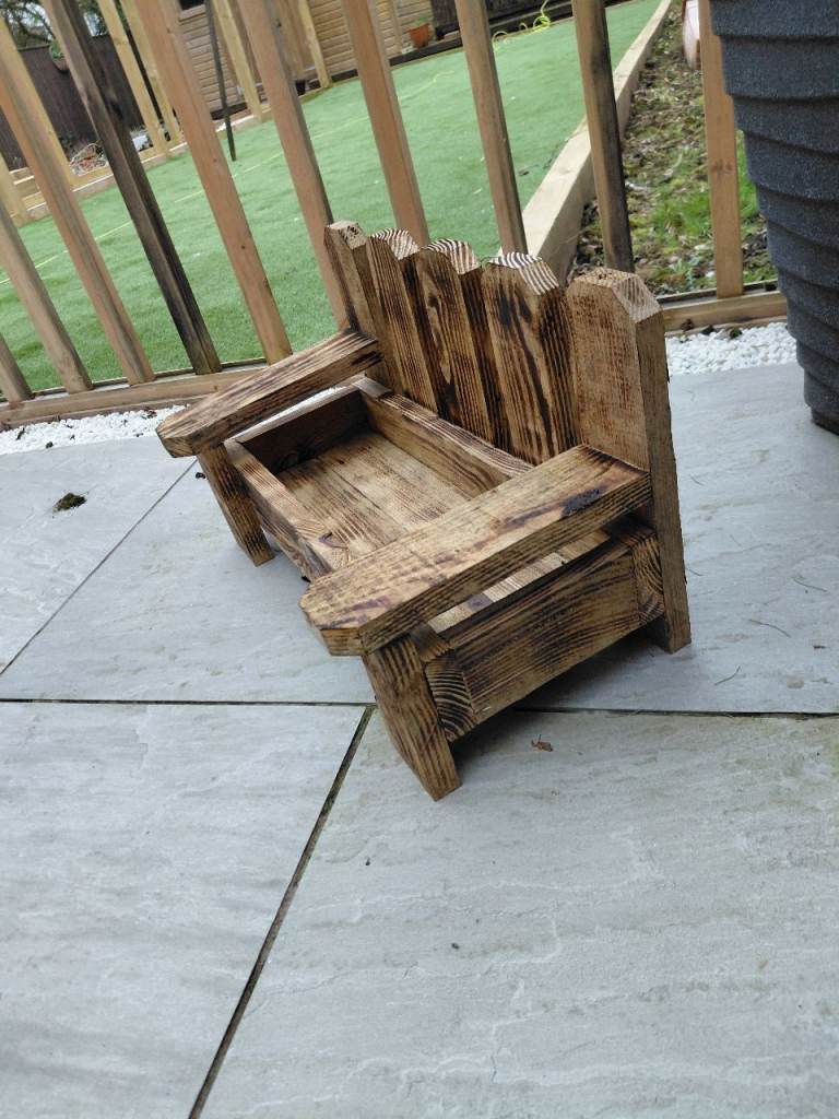 Wooden bench planter 