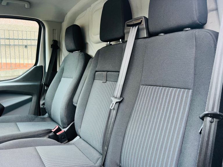 FORD TRANSIT CUSTOM PANEL VAN 2017 GENUINE LOW MILEAGE ONLY 32K FULL HISTORY MINT VAN
