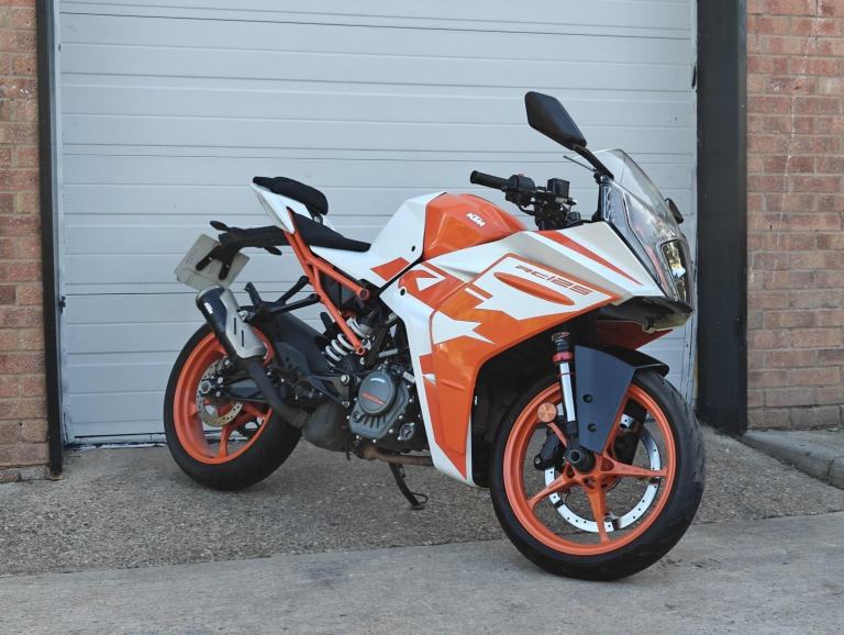 KTM RC 125 - 2024 Petrol Manual in White