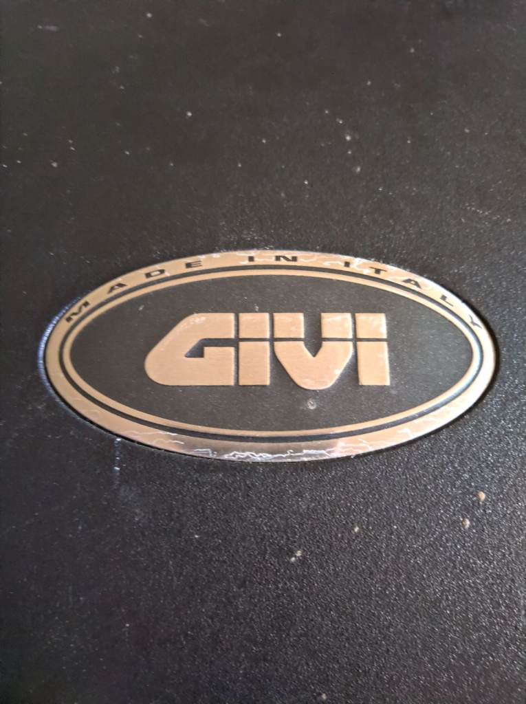 Givi V46 top box