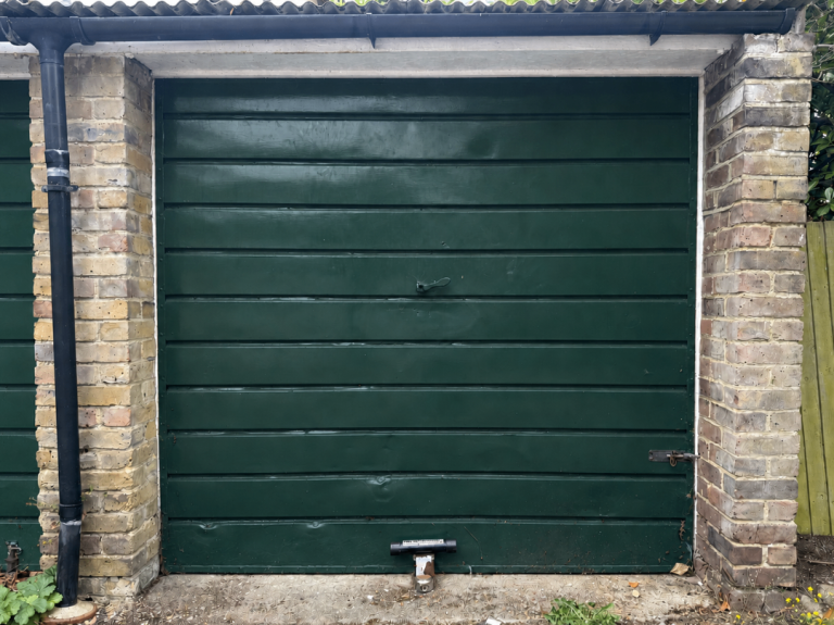 Lock-up Garage for rent in Bromley