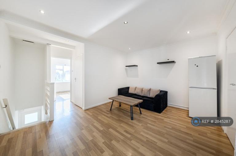 1 bedroom flat in Grosvenor Road, Watford, WD17 (1 bed) (#2845287)