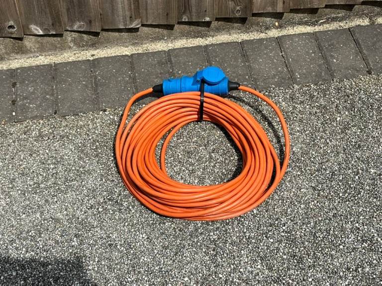 25m Caravan Hook-Up Lead