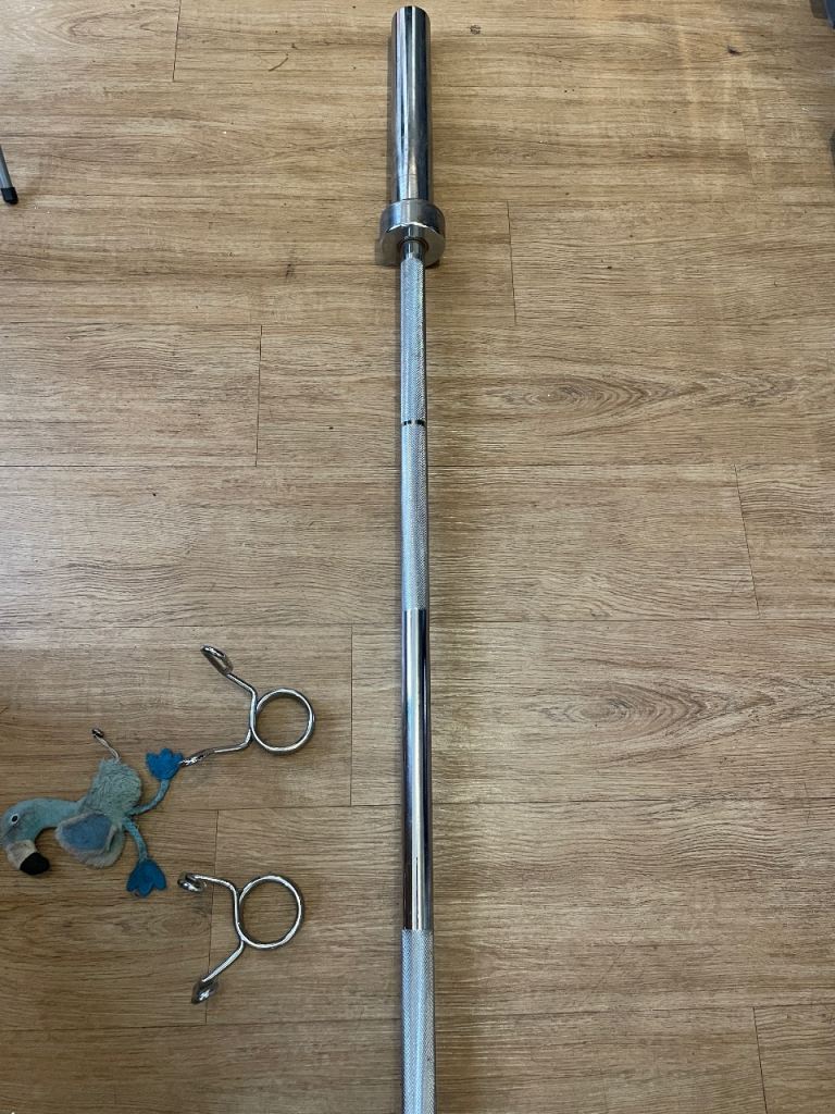 6 foot Olympic barbell with clips 