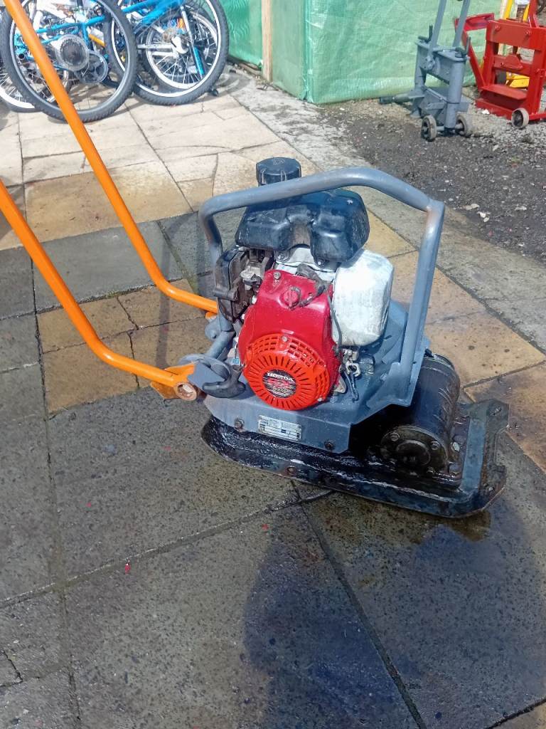 BELLE PETROL WACKER PLATE  engine serviced and new drive belt fitted  can see working