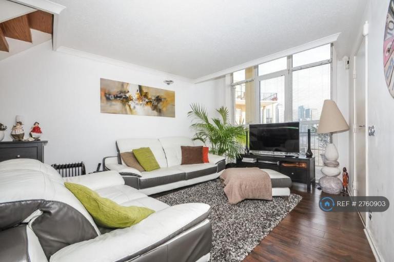 2 bedroom flat in Southsea Street, London, SE16 (2 bed) (#2760903)