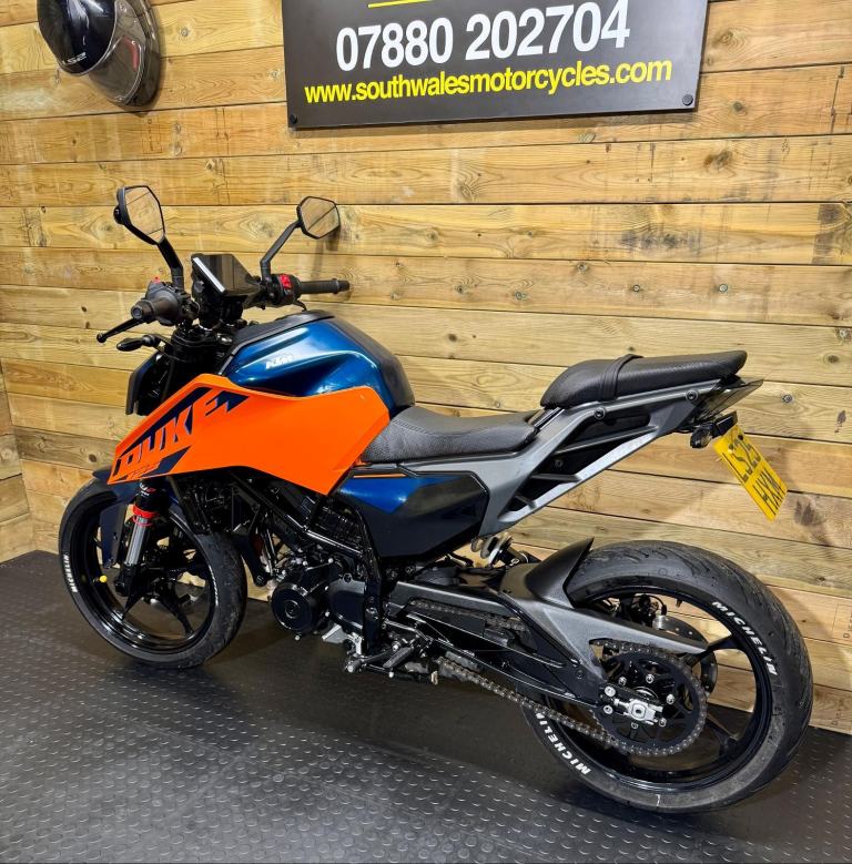 KTM Duke 125 / April 2025 model / covered 7.5k miles