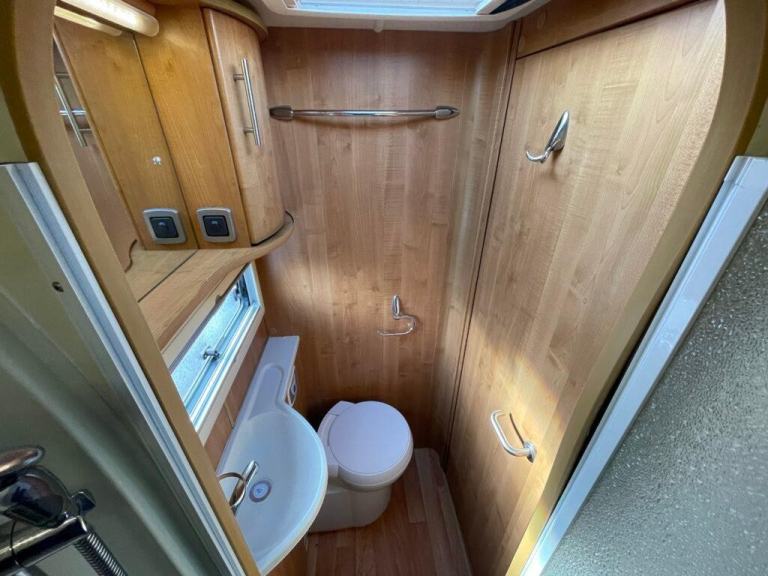 Auto-trail Arapaho 4 Berth 4 Belt End Lounge Motorhome automatic