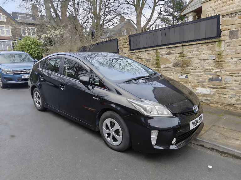 2014 Toyota Prius 1.8 Hybrid. 125K only 1 owner, imported in October 