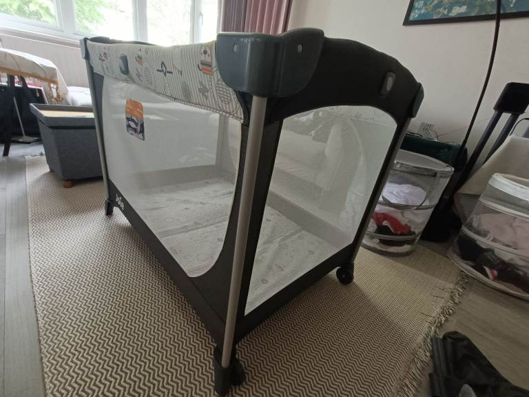 Joie Sleep Travel Cot with Bassinet & Carry Bag - Great Condition