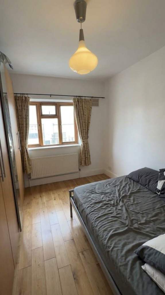 A DOUBLE ROOM IN PECKHAM PARK ROAD