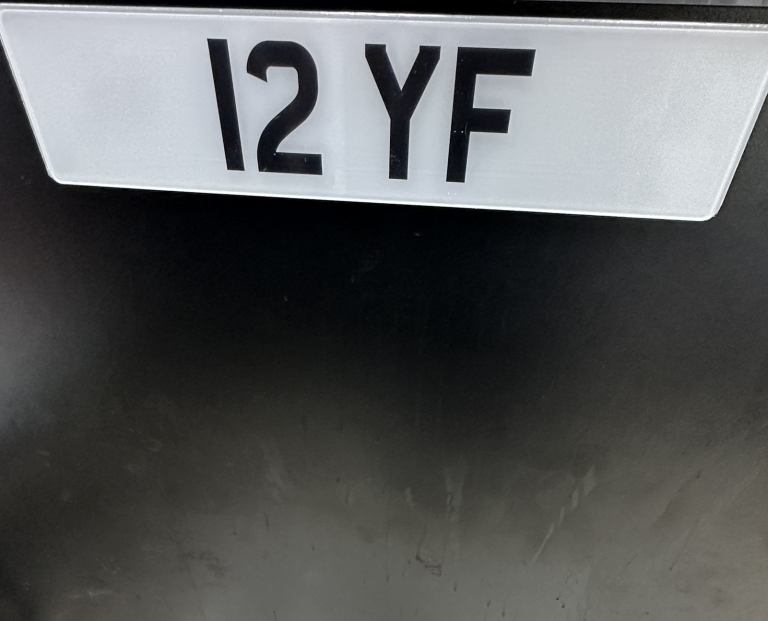 Private plate for people with ambitions 