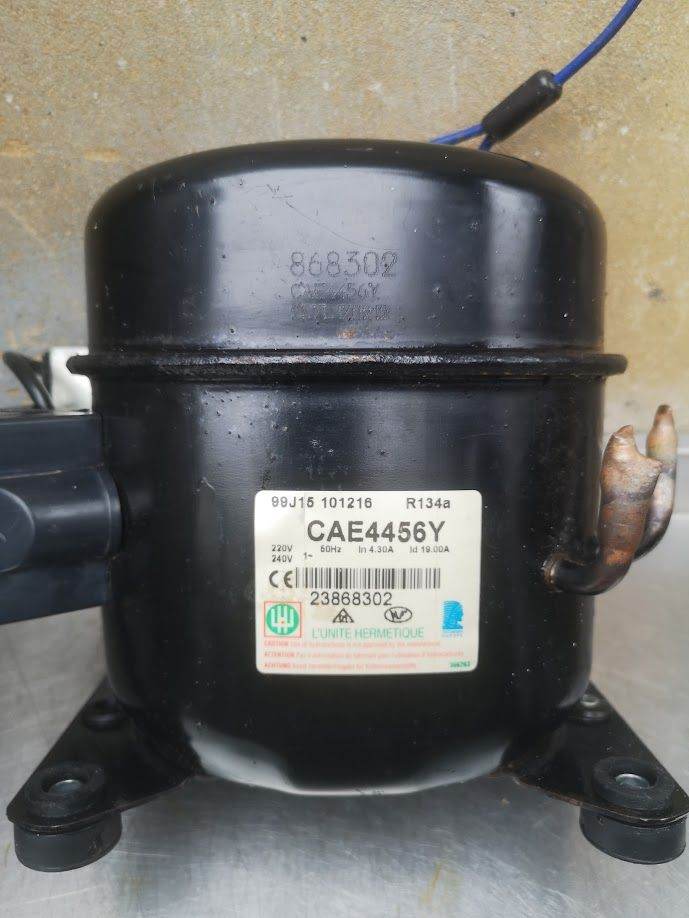 L'unite Hermatique CAE4456Y Commercial fridge compressor R134A.