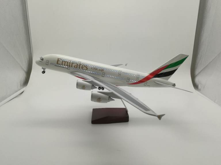  Emirates New Boxed 45cm LED Lights Airbus A380 Model Plane Aeroplane Dubai UAE Aircraft Stand
