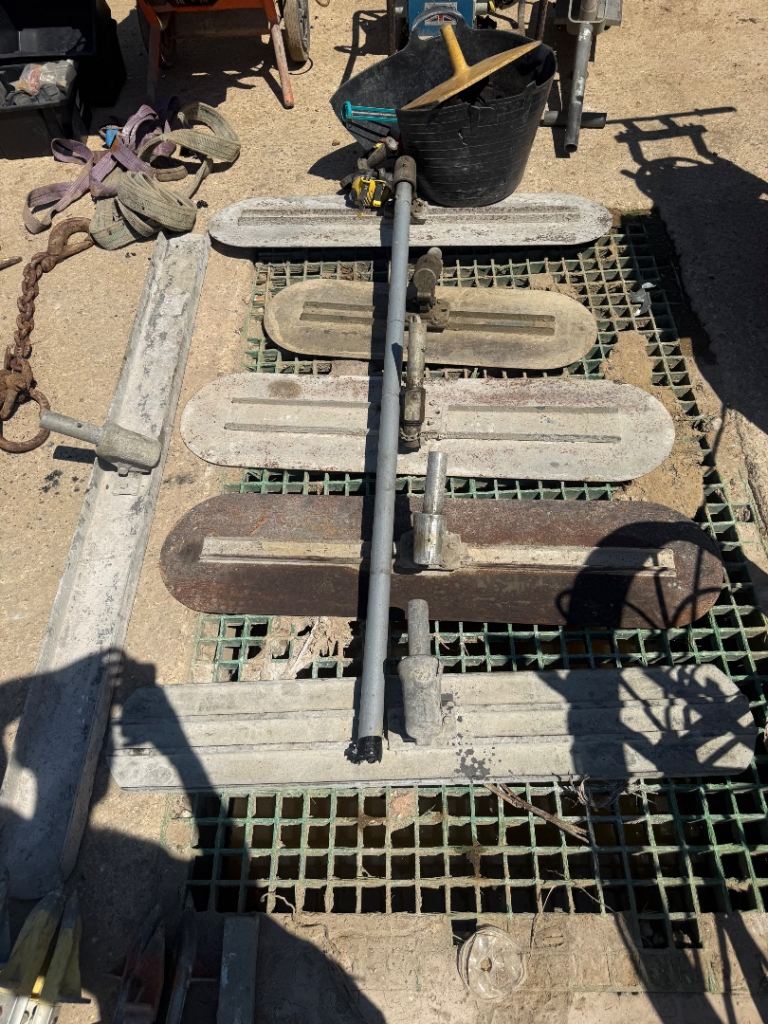 Concrete Trowel Float heads mixed size 