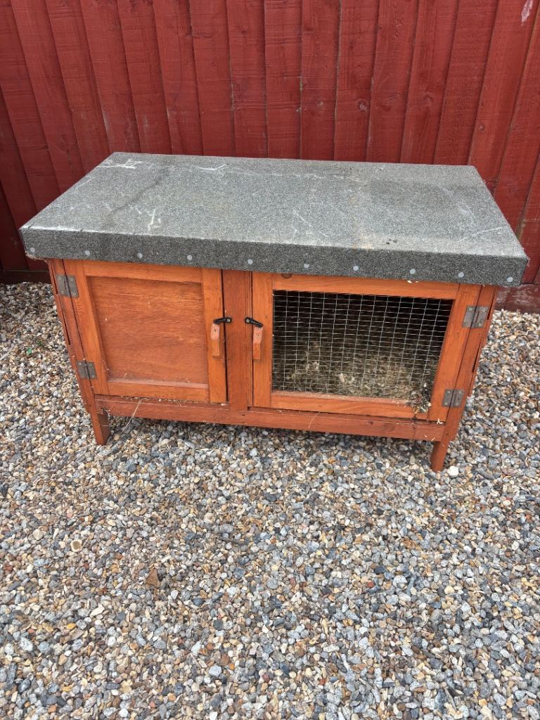 ** OUTSTANDING SMALL HUTCH WITH REMOVABLE LID **