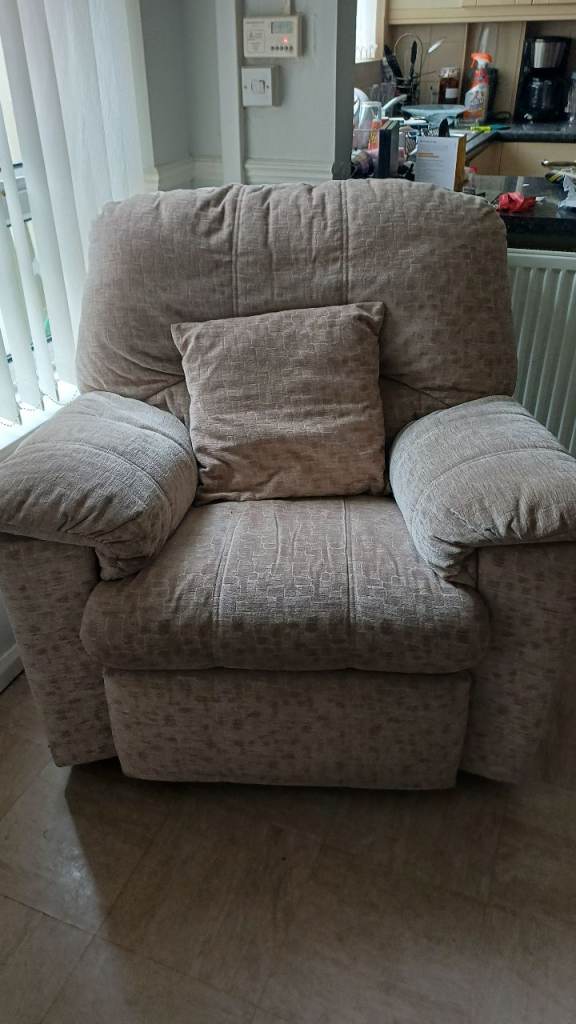 Free reclining arm chair 