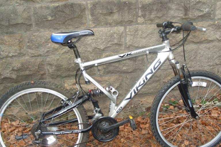 Full suspension Mountain Bike suit someone 5ft 6 and above, in used and fully working condition