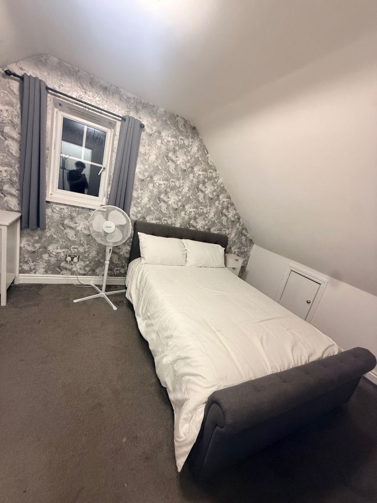 Spacious Room Near City Centre