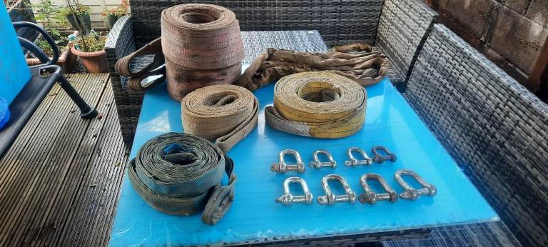 Tow straps and shackles