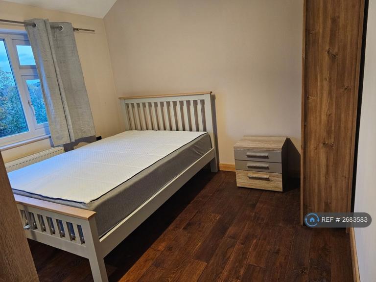 3 bedroom house in Upton Drive, Nottingham, NG5 (3 bed) (#2683583)