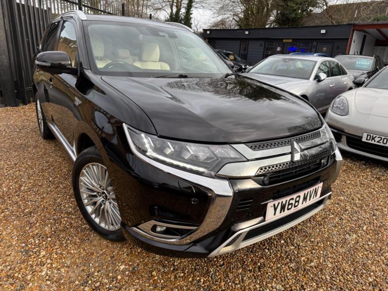 2019 Mitsubishi Outlander 2.4h TwinMotor 13.8kWh 5hs CVT 4WD Euro 6 (s/s) 5dr ESTATE Petrol/Elect...