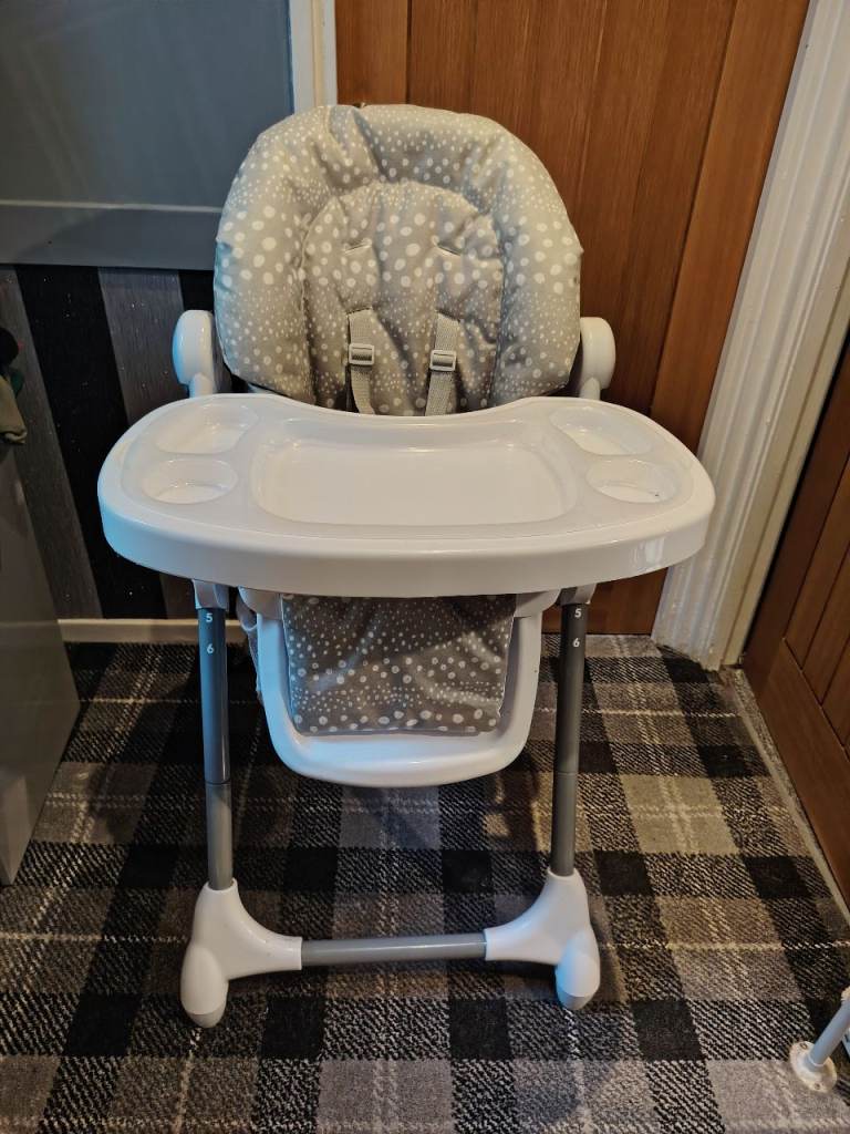 Baby High Chair with Tray – Good Condition