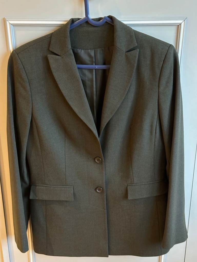 2 Piece Women's Suit Anne Brooks - Size 8/10 - Excellent Condition