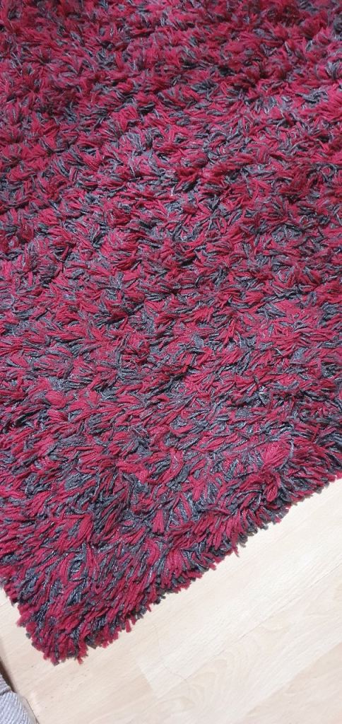 Maroon/brown rug