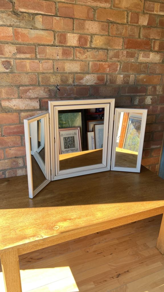 Beautiful White Vintage Dresser Table Top Dressing / Makeup Mirror