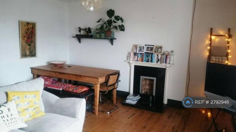1 bedroom flat in Bath Road, Cheltenham, GL53 (1 bed) (#2792946)